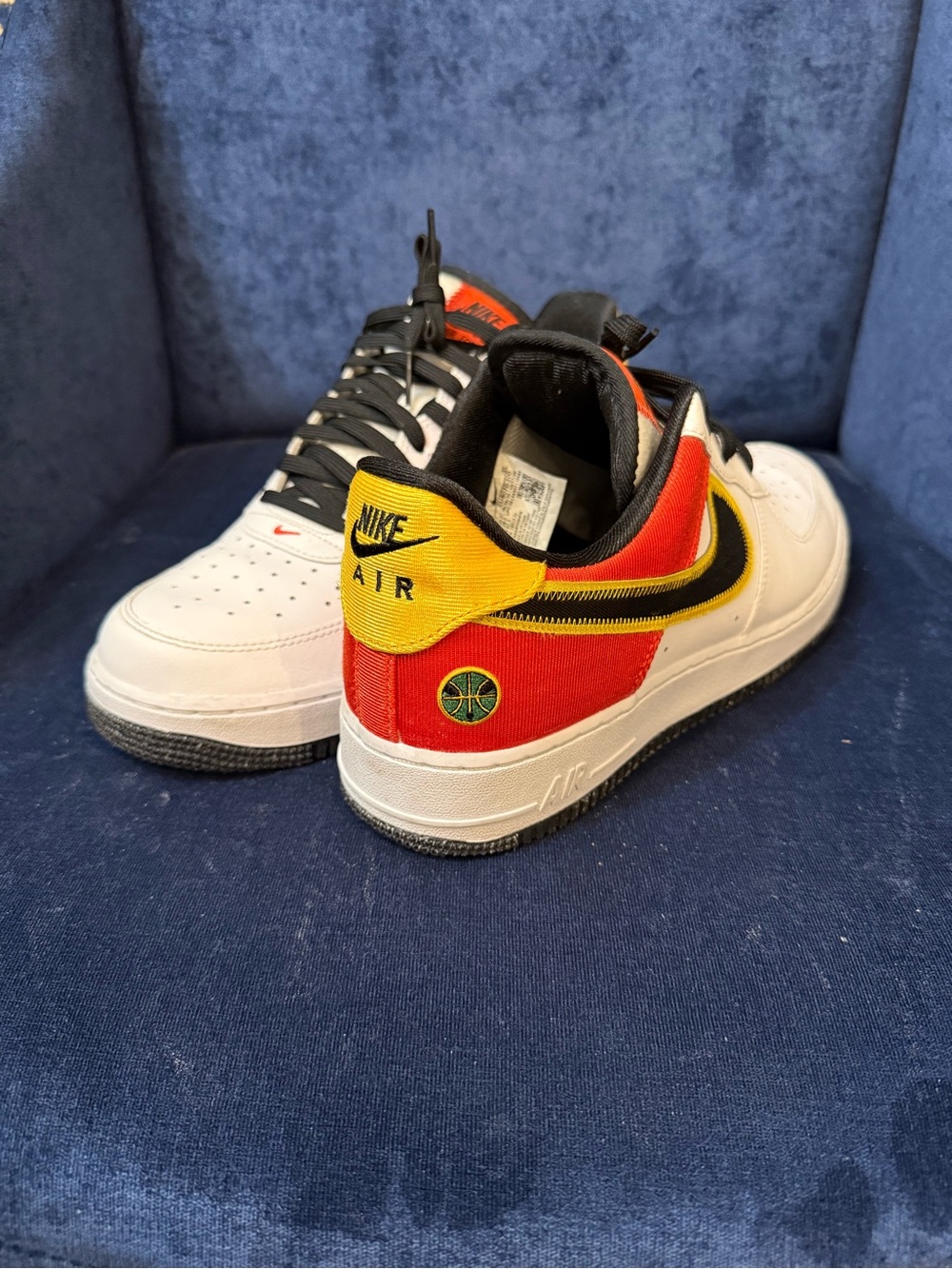 Men’s Nike Air Force 1 '07 LV8 "Roswell Raygun". Size 10.5.